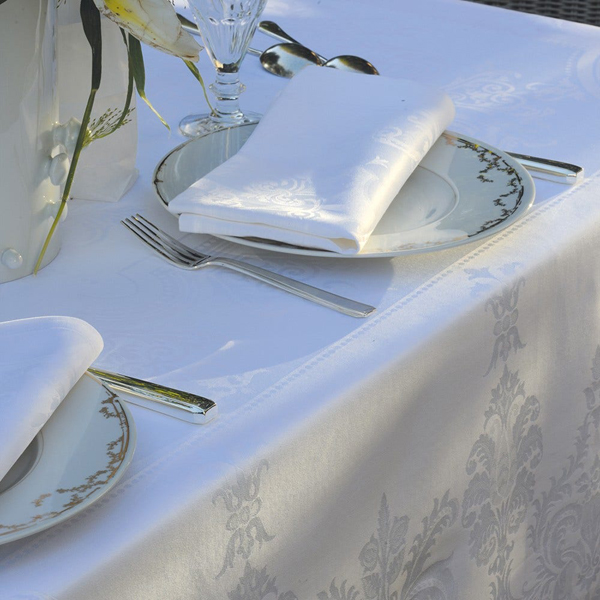 White Tablecloth