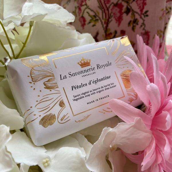 petales d eglantine soap